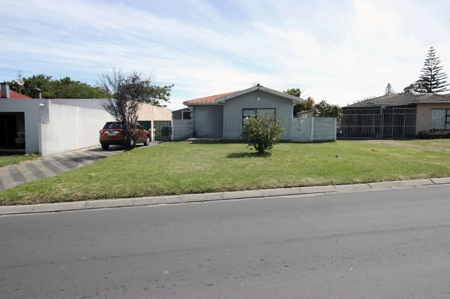 4 Bedroom Property for Sale in Hillview Western Cape